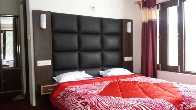 Hotel Grand Abdullah Pahalgam Bagian luar foto